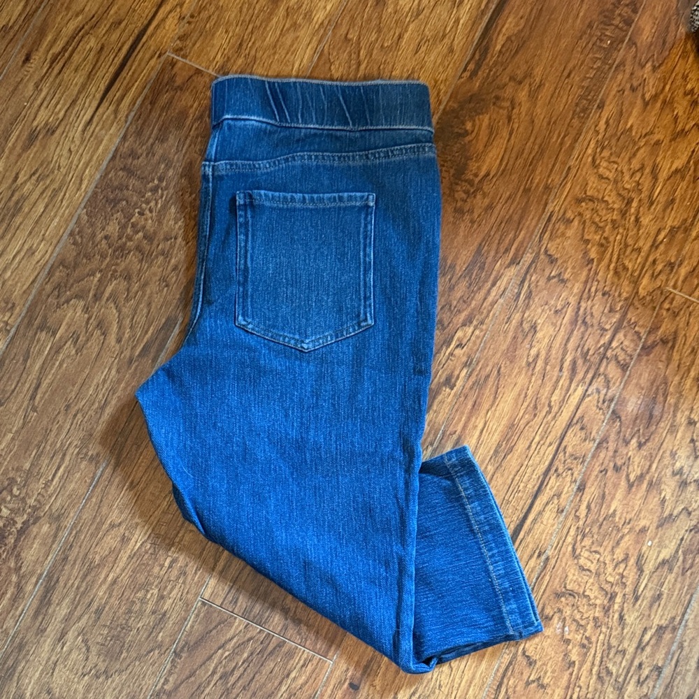 Isaac Mizrahi Dark Blue knit denim pull on Capri size 8P